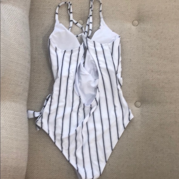 Black and white pinstriped swimsuit - Picture 3 of 5